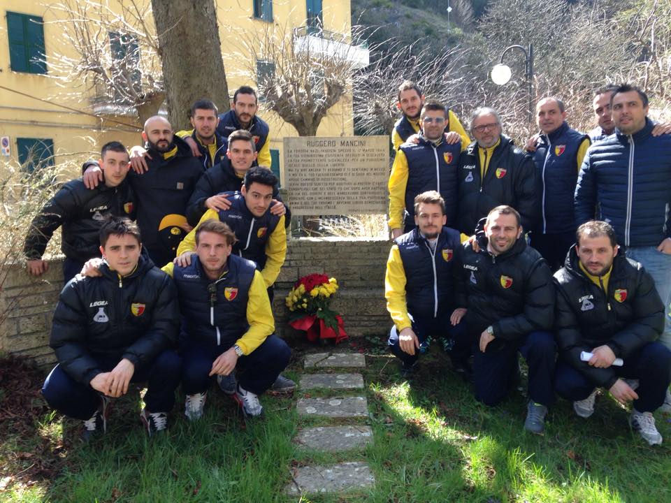 la squadra rende omaggio a Ruggero Mancini detto Annibale